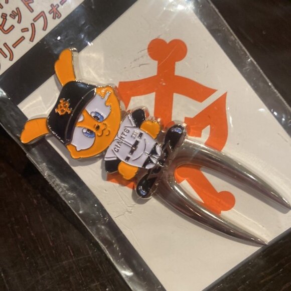 Brand new Yomiuri Giants Golf Divot Tool - Picture 4 of 4